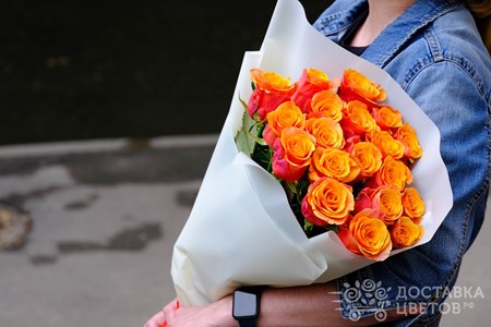 Букет из 19 оранжевых роз в пленке "Испания"